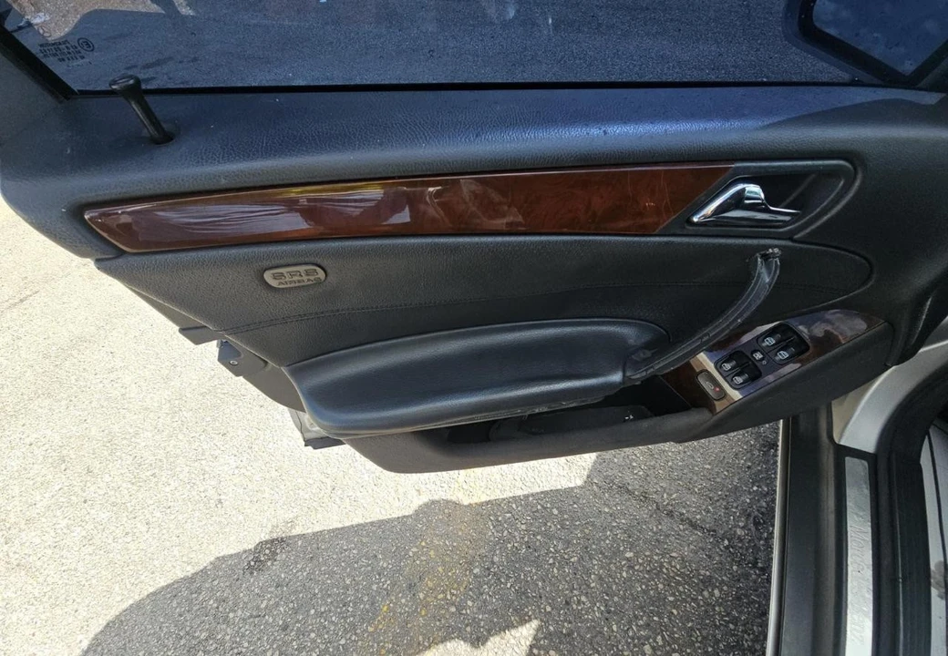 2002 Mercedes-Benz W203 C-Class - Image 12 of 17