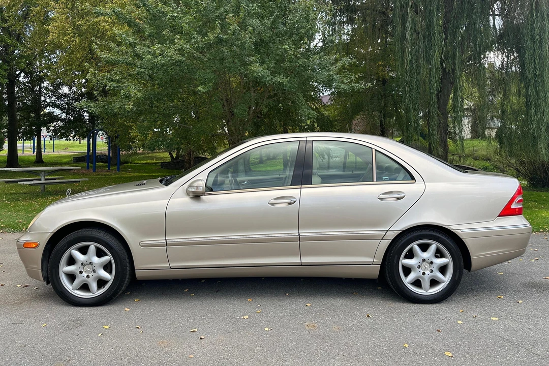 2002 Mercedes-Benz W203 C-Class - Image 3 of 31