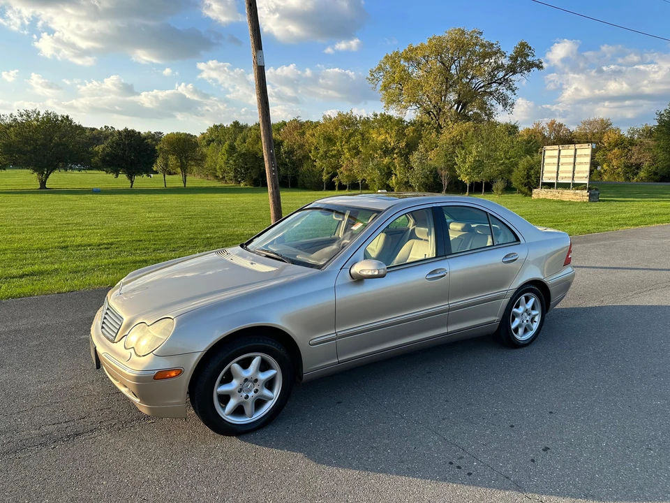2002 Mercedes-Benz W203 C-Class - Image 12 of 31