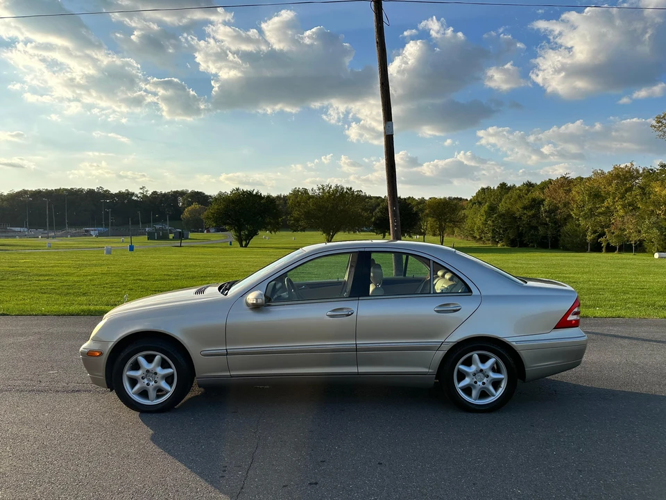 2002 Mercedes-Benz W203 C-Class - Image 17 of 31