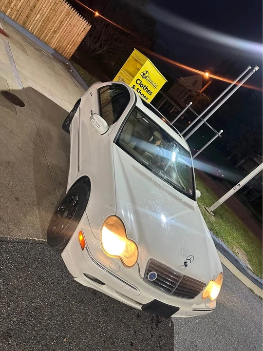 2002 Mercedes-Benz W203 C-Class - Image 11 of 17