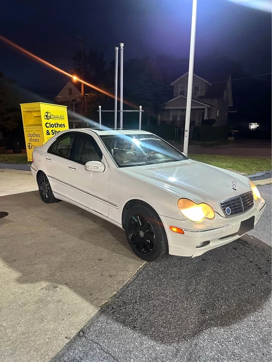 2002 Mercedes-Benz W203 C-Class - Image 3 of 17