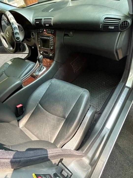 2002 Mercedes-Benz W203 C-Class - Image 10 of 17