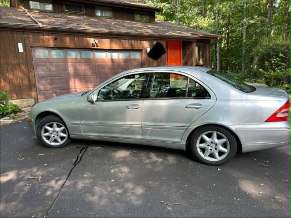 2002 Mercedes-Benz W203 C-Class - Image 2 of 17