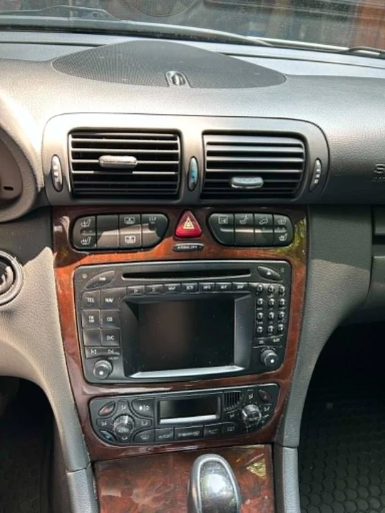 2002 Mercedes-Benz W203 C-Class - Image 14 of 17