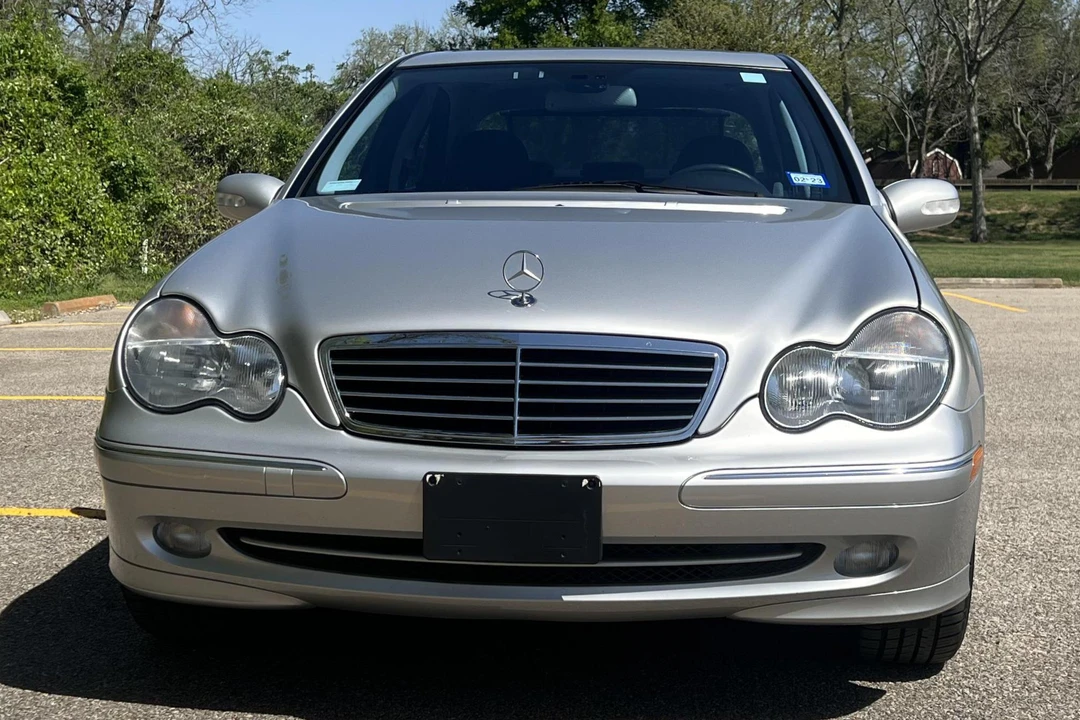 2002 Mercedes-Benz W203 C-Class - Image 2 of 31