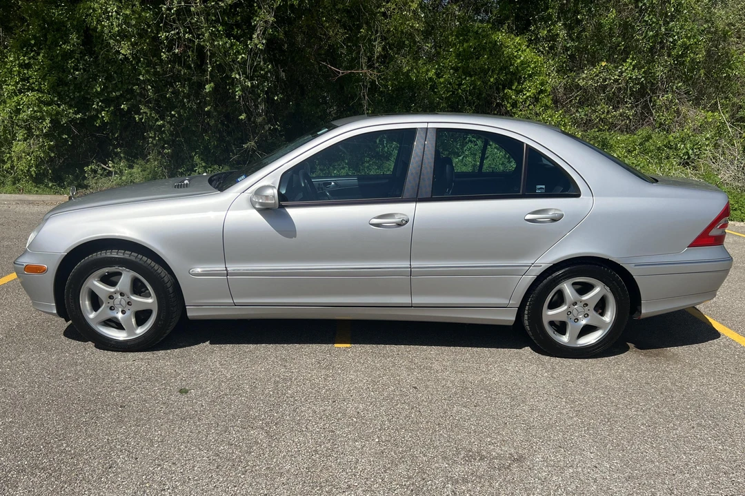 2002 Mercedes-Benz W203 C-Class - Image 3 of 31