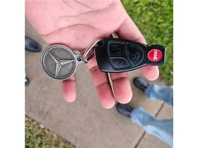 2002 Mercedes-Benz W220 S-Class - Image 9 of 12