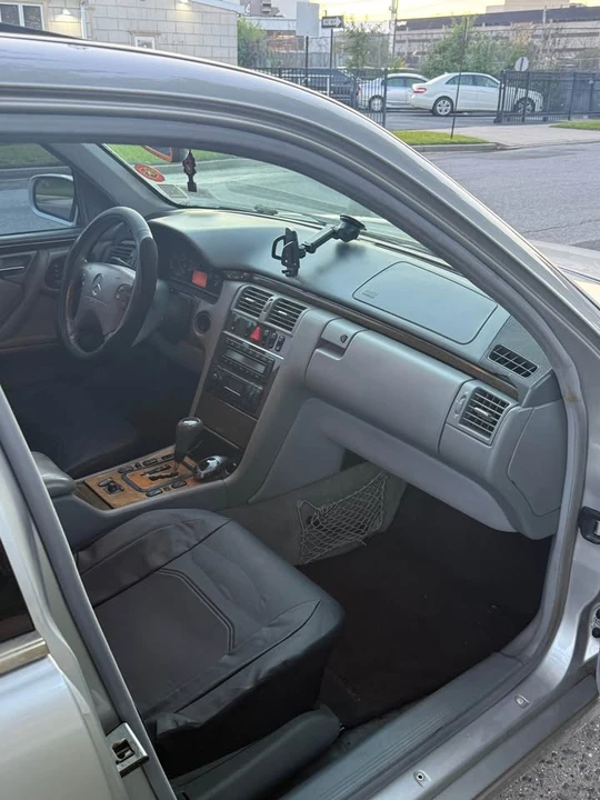 2002 Mercedes-Benz W210 E-Class - Image 11 of 12