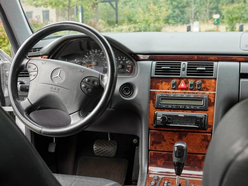 2002 Mercedes-Benz W210 E-Class - Image 13 of 24