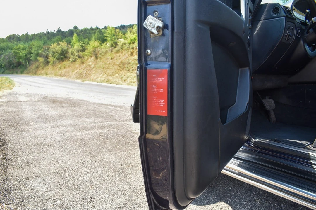 2002 Mercedes-Benz W463 G-Class - Image 28 of 30