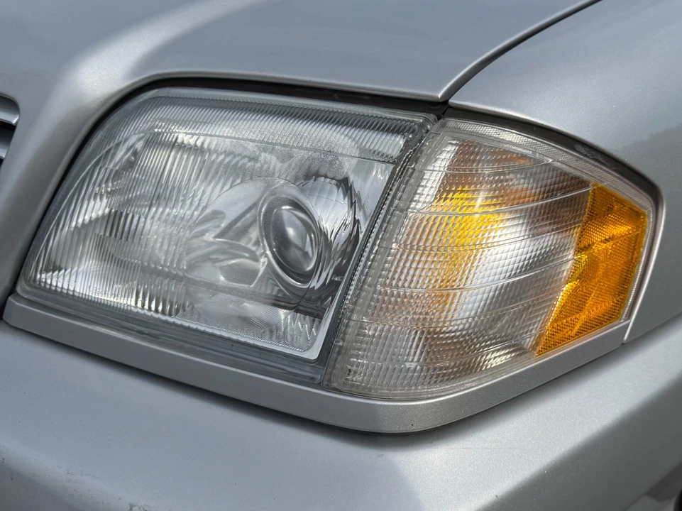 2002 Mercedes-Benz R230 SL-Class - Image 28 of 31