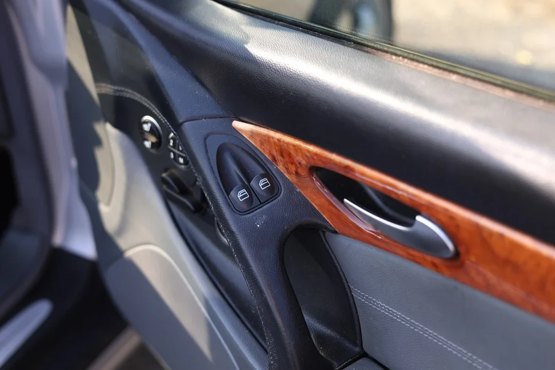 2002 Mercedes-Benz R230 SL-Class - Image 18 of 30