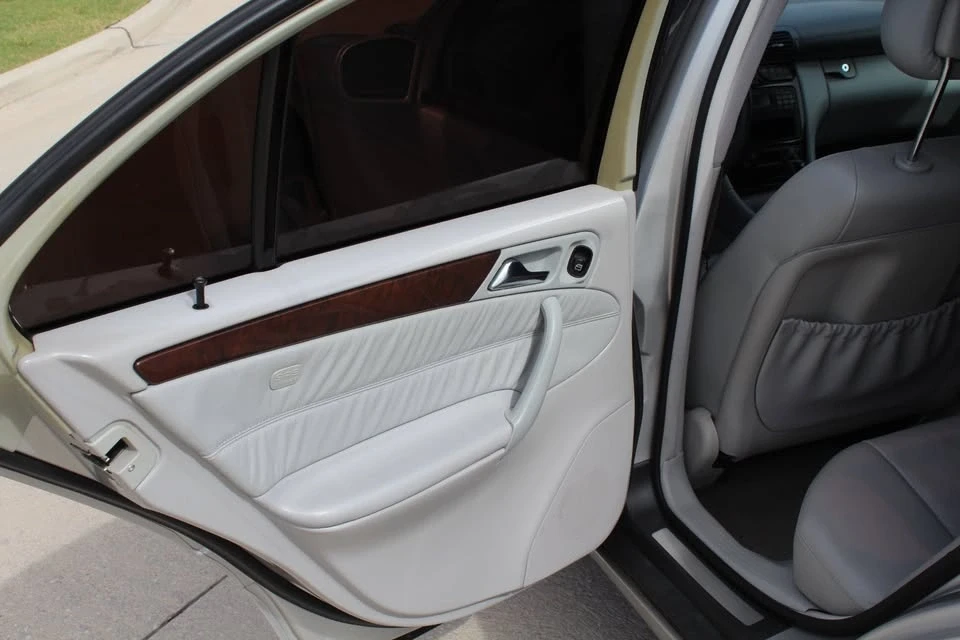 2002 Mercedes-Benz W203 C-Class - Image 13 of 14
