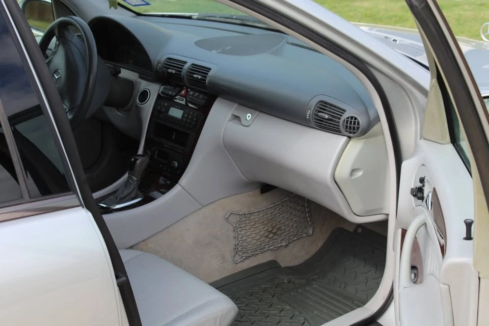 2002 Mercedes-Benz W203 C-Class - Image 11 of 14