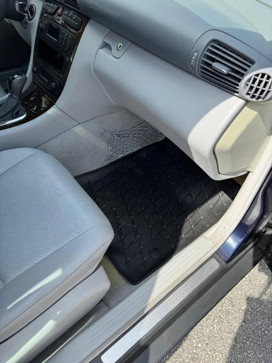 2002 Mercedes-Benz W203 C-Class - Image 11 of 12