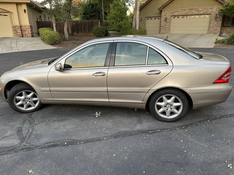 2002 Mercedes-Benz W203 C-Class - Image 8 of 16