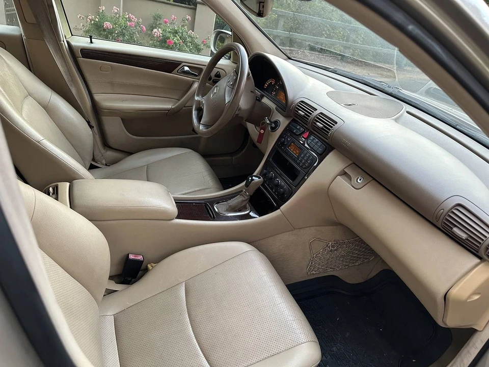 2002 Mercedes-Benz W203 C-Class - Image 12 of 16