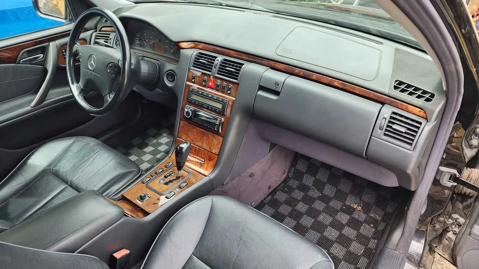 2002 Mercedes-Benz W210 E-Class - Image 14 of 16