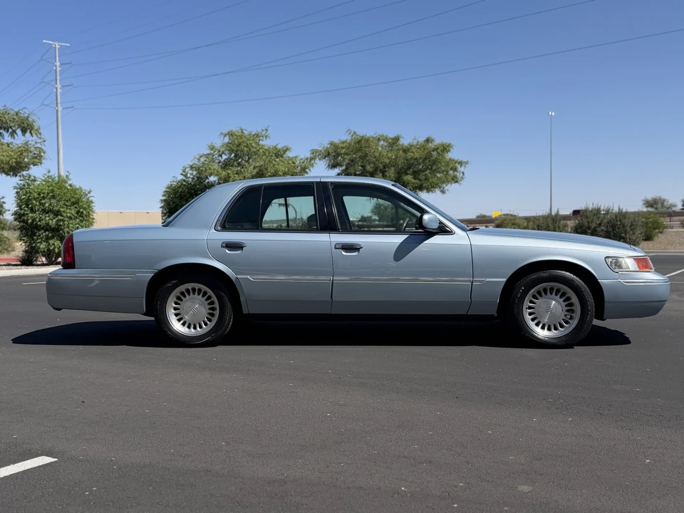 2002 Mercury Grand Marquis - Image 10 of 31