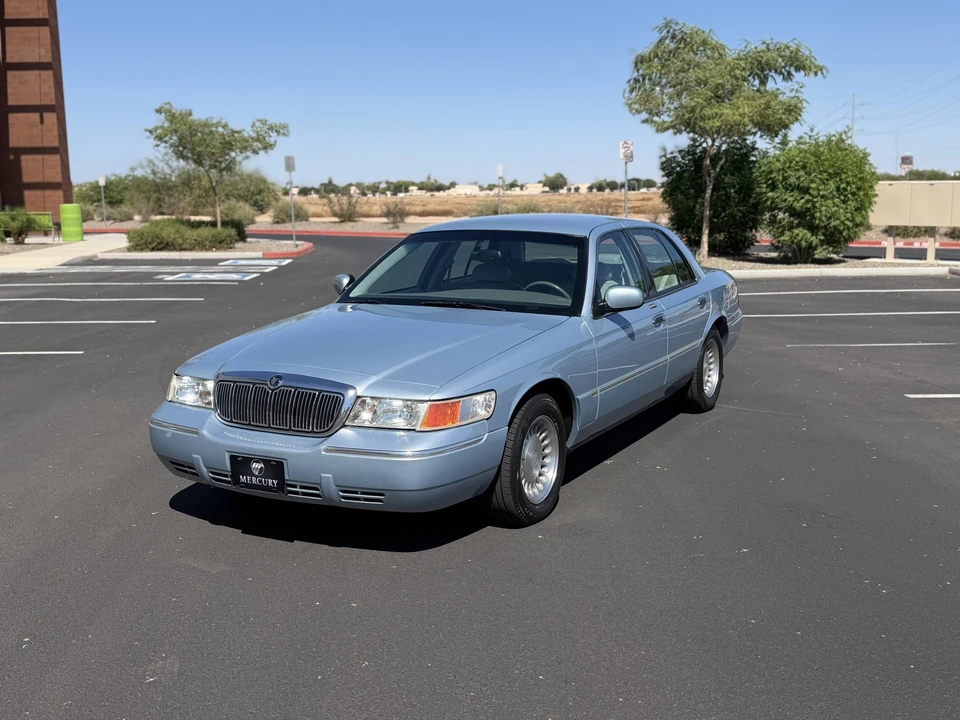 2002 Mercury Grand Marquis - Image 2 of 31