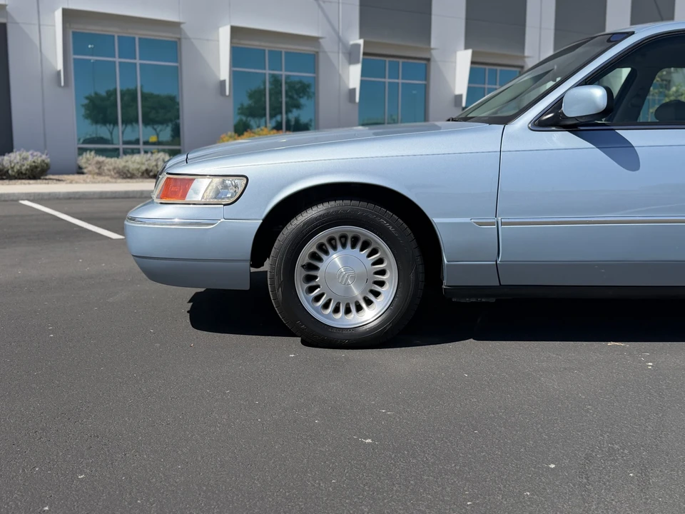 2002 Mercury Grand Marquis - Image 30 of 31
