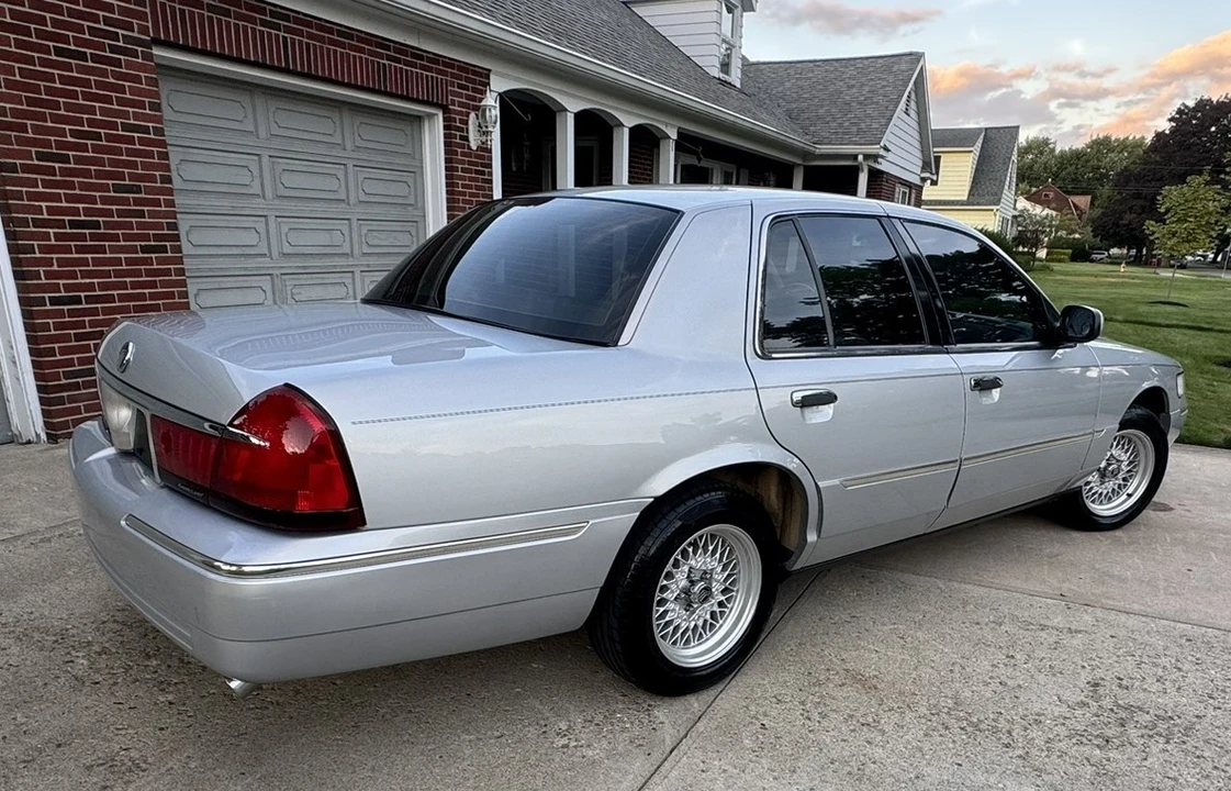 2002 Mercury Grand Marquis - Image 6 of 31