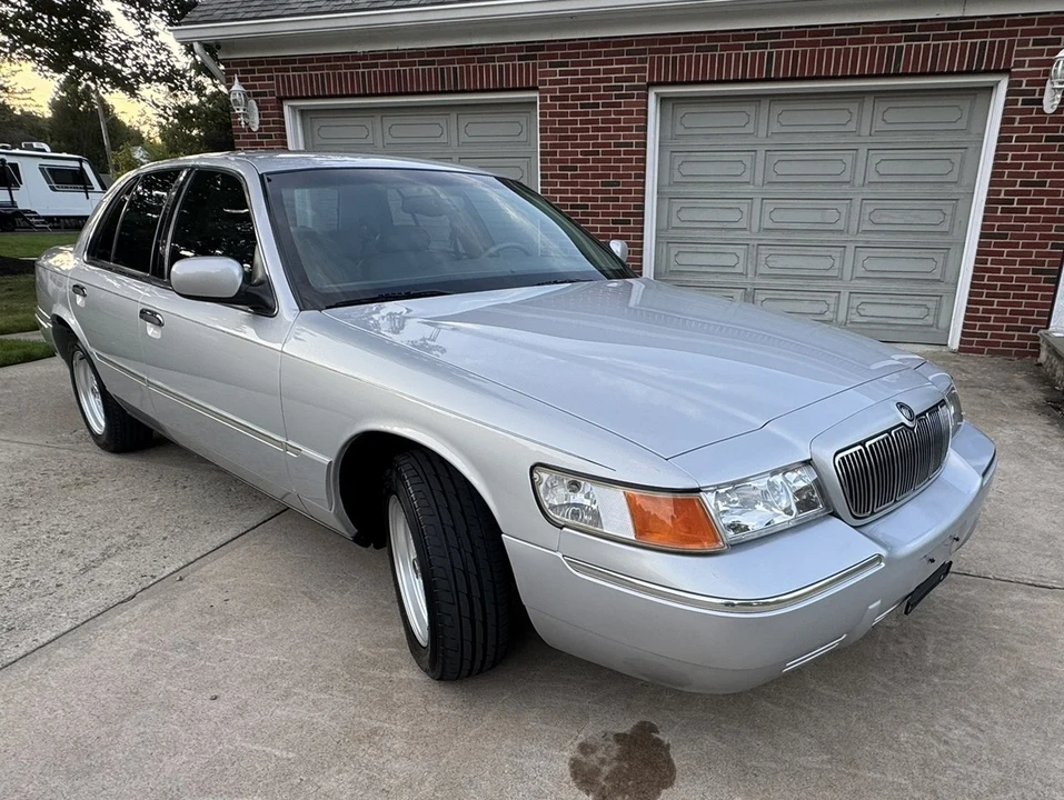 2002 Mercury Grand Marquis - Image 8 of 31