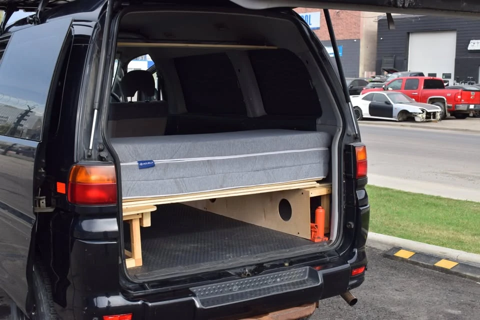 2002 Mitsubishi Delica 4th Gen - Image 8 of 19