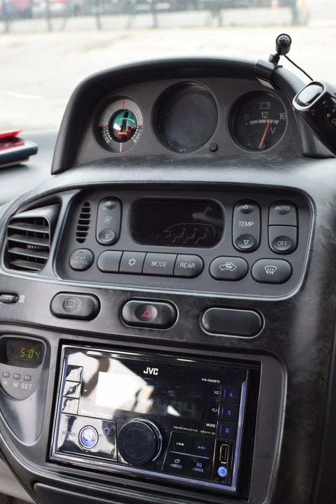 2002 Mitsubishi Delica 4th Gen - Image 12 of 19