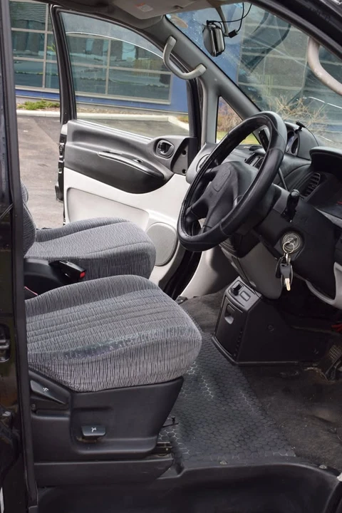 2002 Mitsubishi Delica 4th Gen - Image 16 of 19