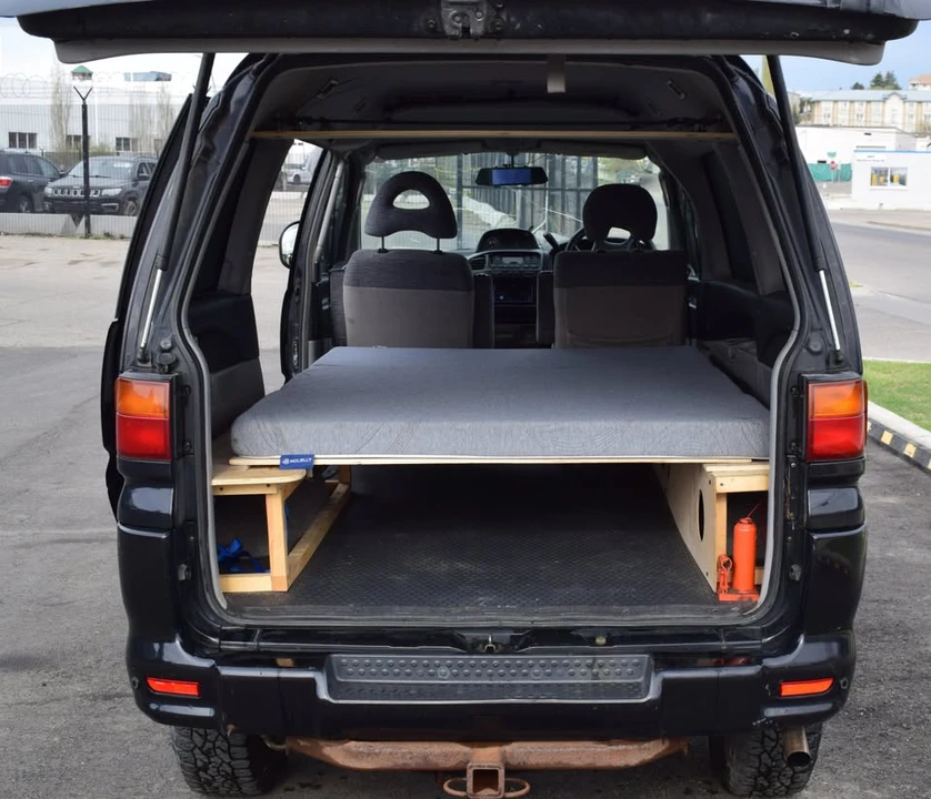 2002 Mitsubishi Delica 4th Gen - Image 7 of 19
