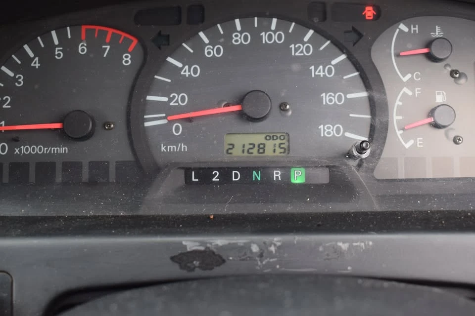 2002 Mitsubishi Delica 4th Gen - Image 18 of 19