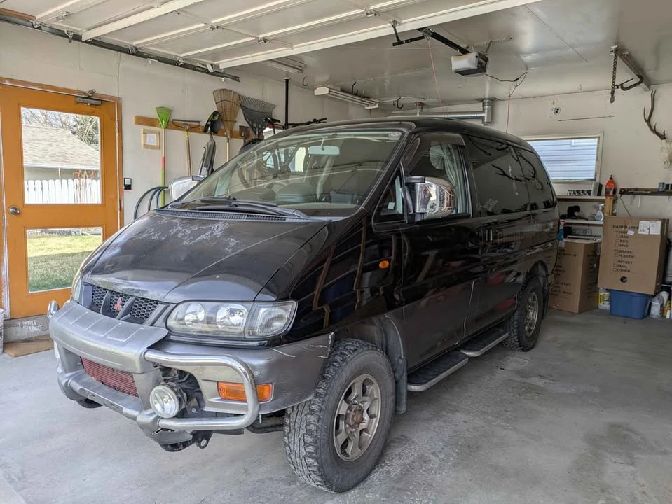 2002 Mitsubishi Delica 4th Gen - Image 10 of 13