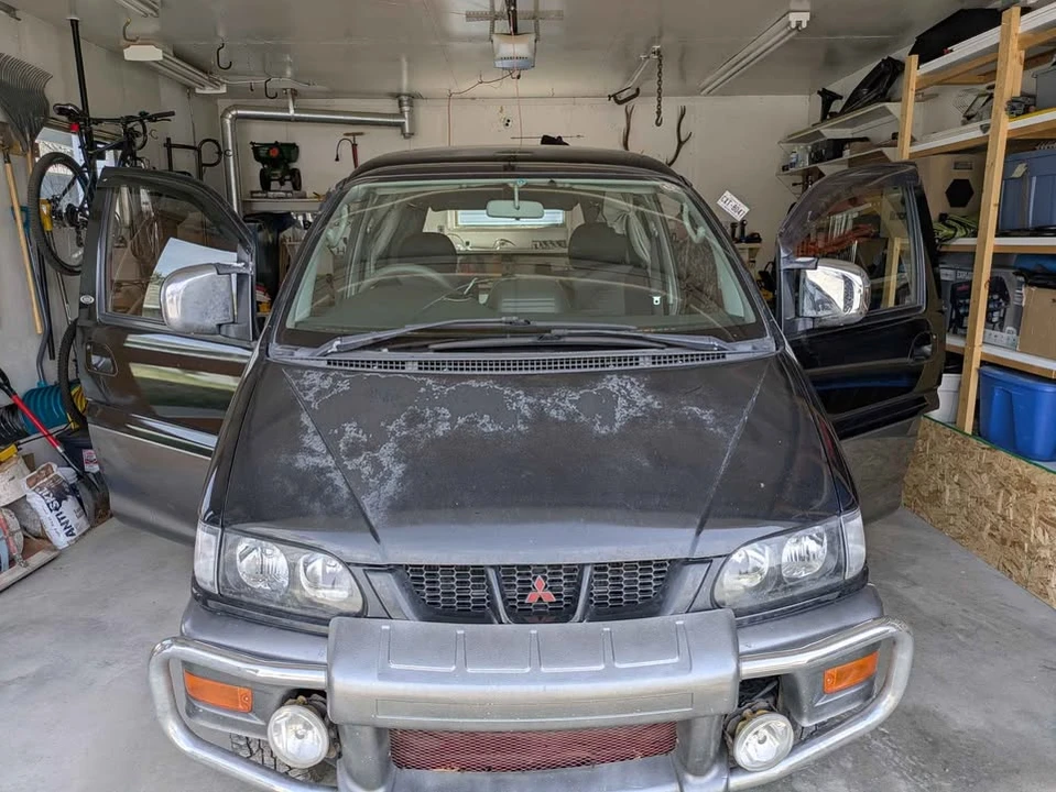 2002 Mitsubishi Delica 4th Gen - Image 11 of 13