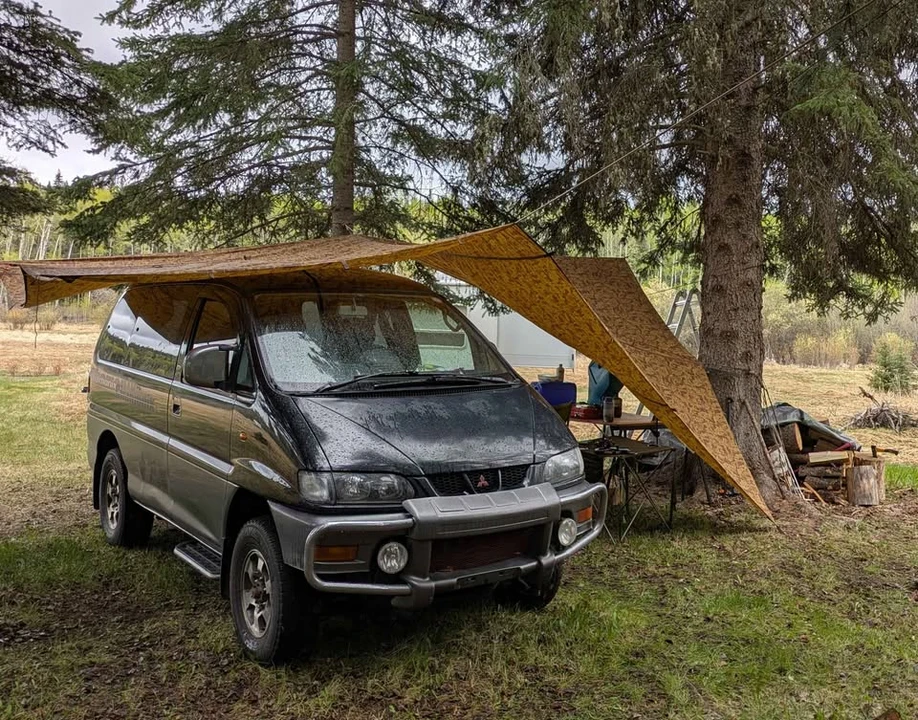 2002 Mitsubishi Delica 4th Gen - Image 2 of 13