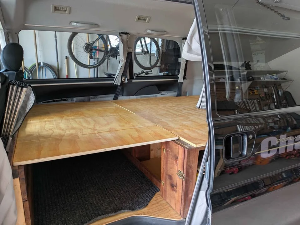 2002 Mitsubishi Delica 4th Gen - Image 5 of 13