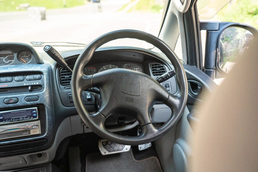 2002 Mitsubishi Delica 4th Gen - Image 25 of 30
