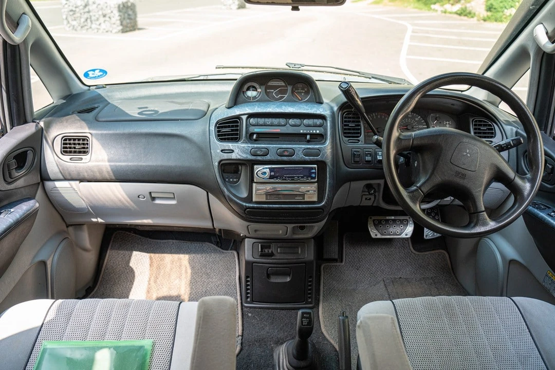 2002 Mitsubishi Delica 4th Gen - Image 23 of 30
