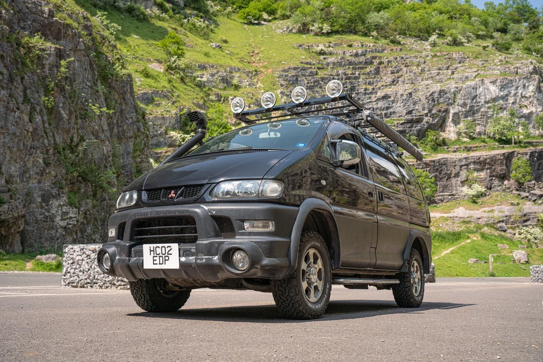 2002 Mitsubishi Delica 4th Gen - Image 2 of 30