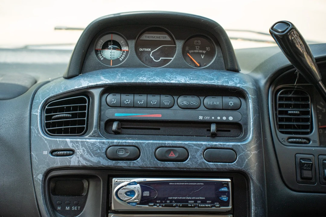 2002 Mitsubishi Delica 4th Gen - Image 28 of 30