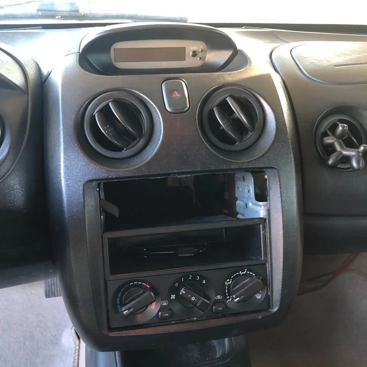 2002 Mitsubishi Eclipse 3rd Gen - Image 8 of 9