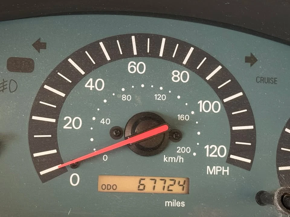 2002 Mitsubishi Galant 8th Gen - Image 5 of 12