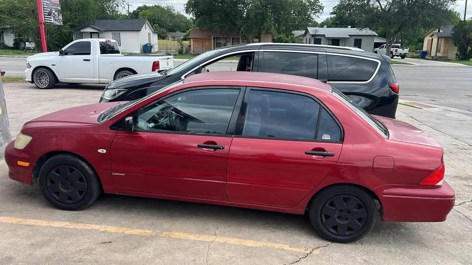 2002 Mitsubishi Lancer - Image 4 of 4