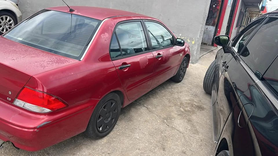 2002 Mitsubishi Lancer - Image 2 of 4