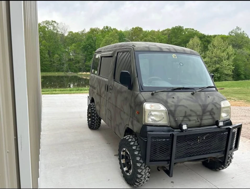 2002 Mitsubishi Chariot 3rd Gen - Image 2 of 18