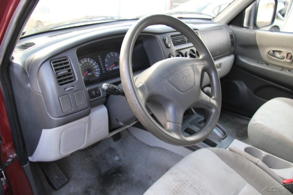 2002 Mitsubishi Pajero/Montero 3rd Gen - Image 13 of 21