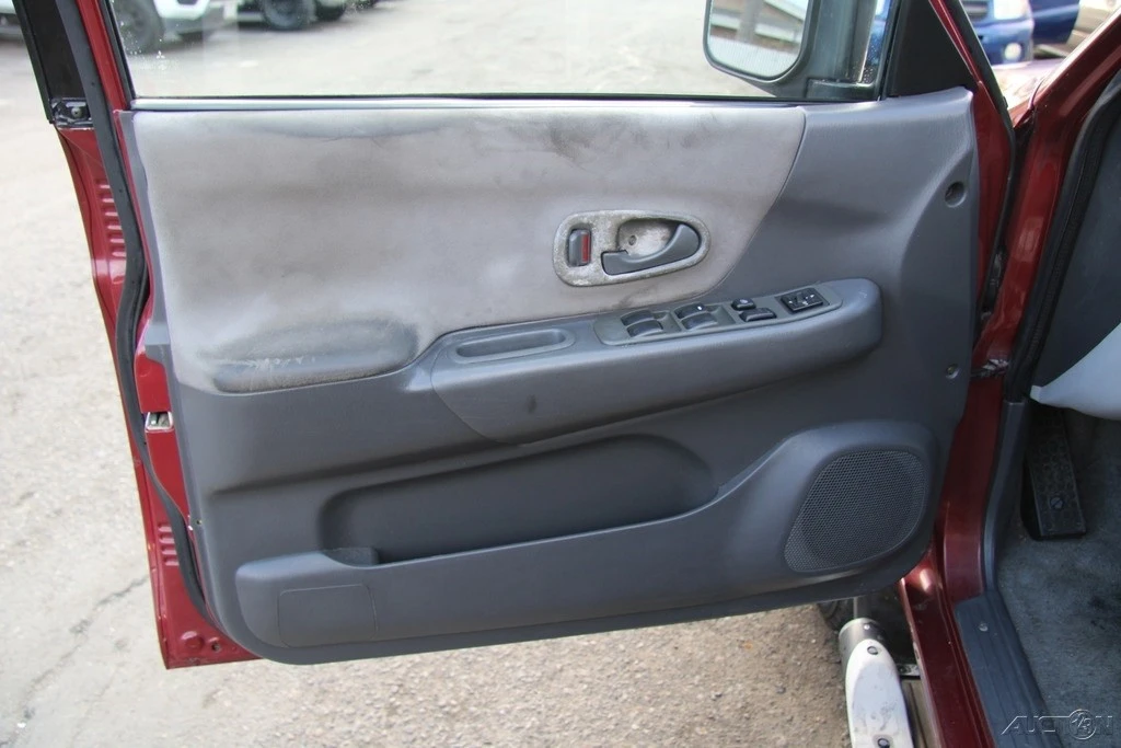 2002 Mitsubishi Pajero/Montero 3rd Gen - Image 11 of 21