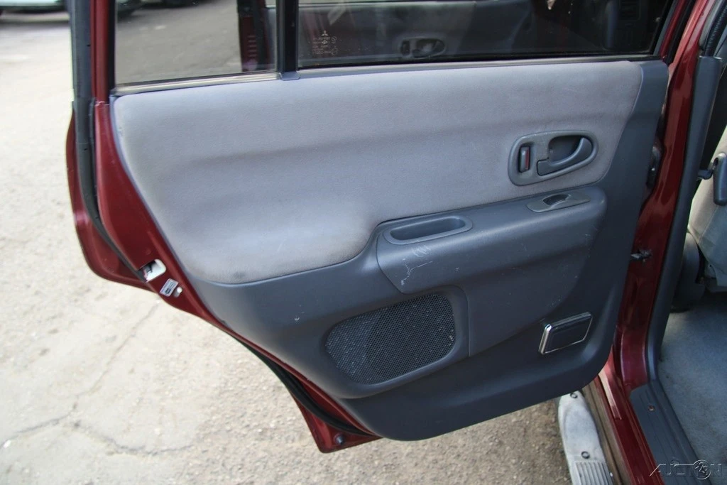 2002 Mitsubishi Pajero/Montero 3rd Gen - Image 17 of 21