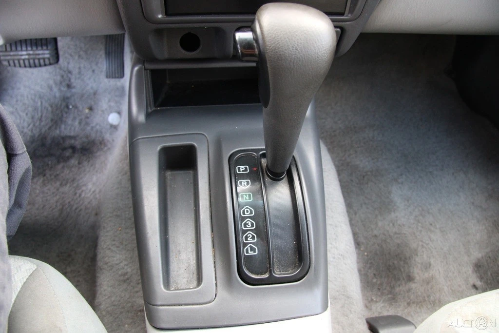 2002 Mitsubishi Pajero/Montero 3rd Gen - Image 16 of 21